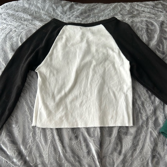 Garage New York Longe Sleeve Crop Top - Picture 3 of 3